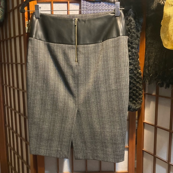 Calvin Klein Pencil Skirt - Picture 2 of 4